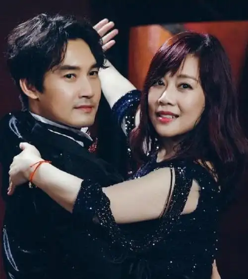 51岁陈松伶变身婚恋专家分享自己的姐弟恋我从不管老公