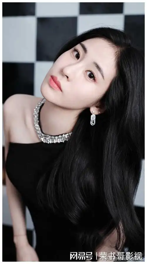 实力歌姬张碧晨清纯淑女人美声甜颜值与声线都撩人心弦