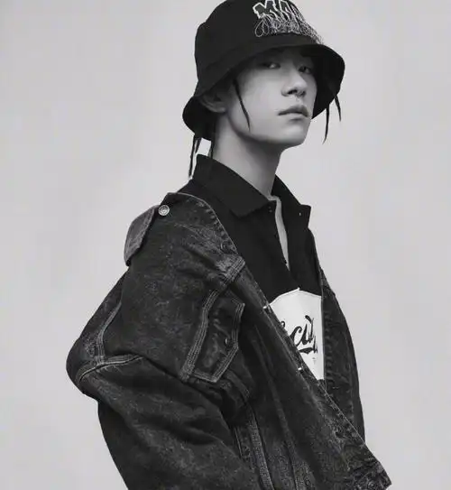 有种"加分神器"叫易烊千玺戴帽子,一举一动撩动人心,让人沦陷