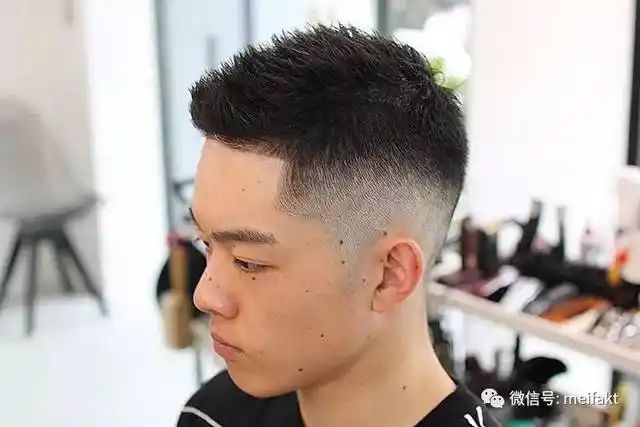 铲青渐变男生发型,这样剪才帅气