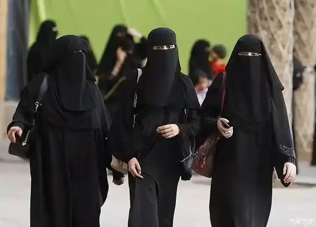 沙特阿拉伯是不行了吗?近几年为什么急着转型,而且专找中国?