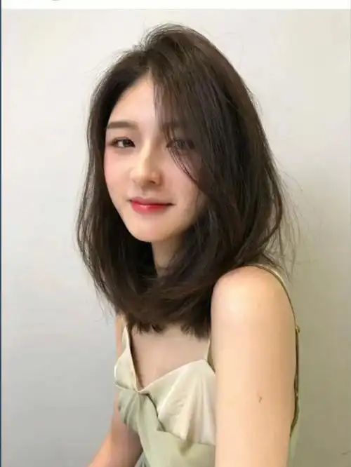 少女感齐肩锁骨发甜美减龄气质