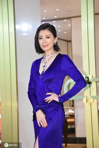 贾静雯出席宝格丽形象概念店开幕 身材气质超好