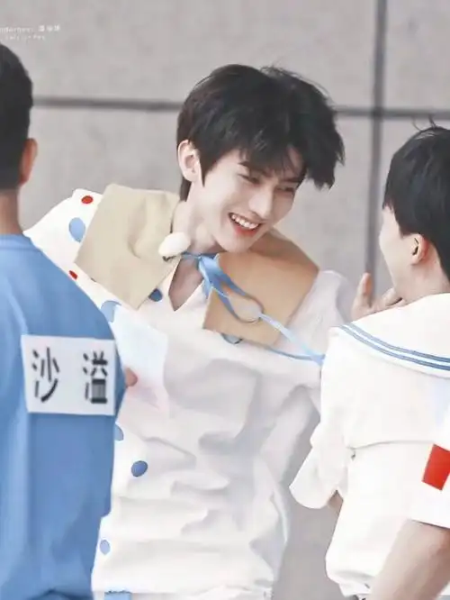 蔡徐坤在跑男的综艺感和相处方式好牛