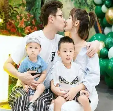 一见钟情的4对夫妻,唐艺昕张若昀上榜,最后一对甜的像童话!