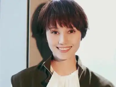 短发职场气质发型 利落干练气场强大