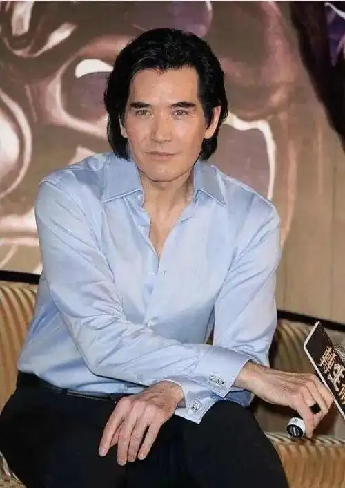 至今还未结婚的10位大龄男星,个个帅气多金,最大的已经68岁!