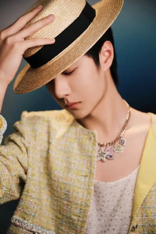 智族gq moty年度人物盛典##王一博南法度假风造型