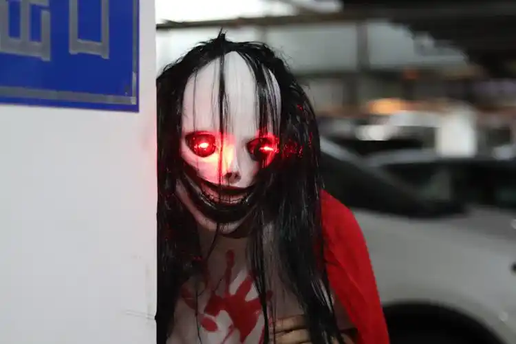 万圣节发光面具万圣节恐怖鬼脸面具眼睛发光吓人血腥恶魔头套密室逃脱