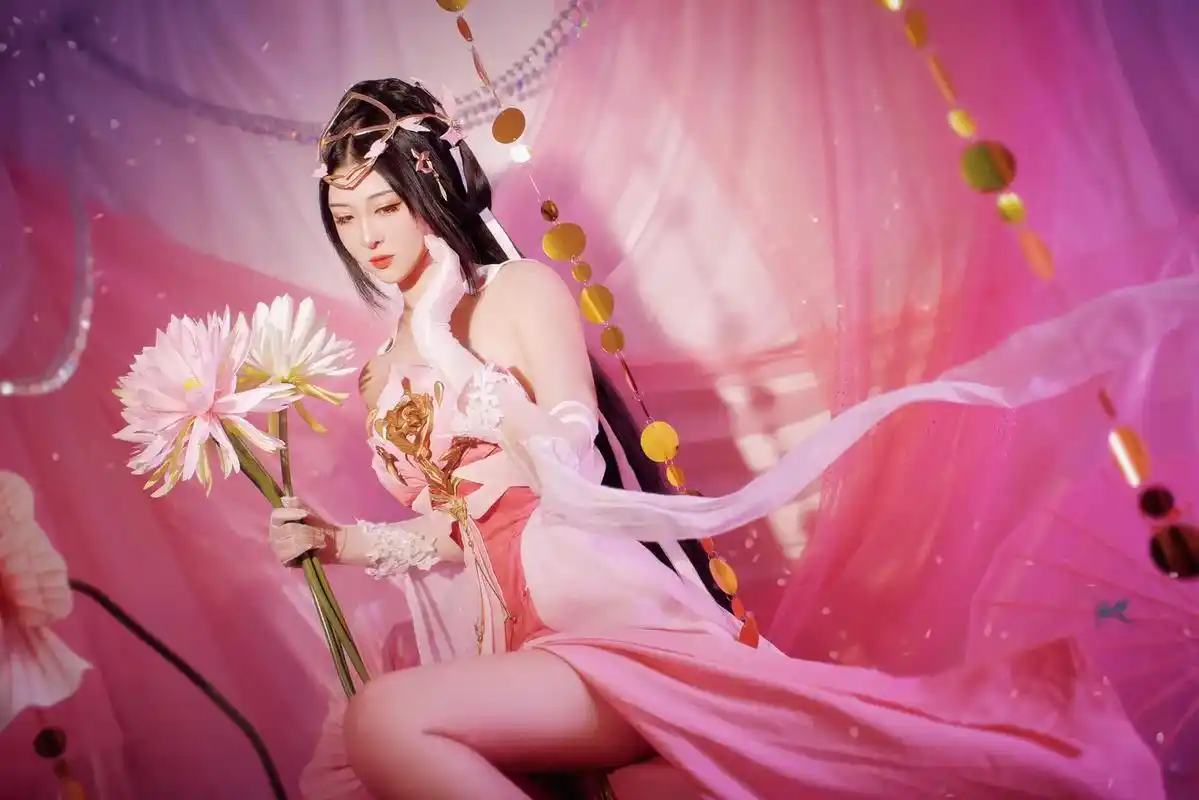 一个妹有秃头的佛秀.#剑网3 #cos #七秀 #正片 #剑 - 抖音