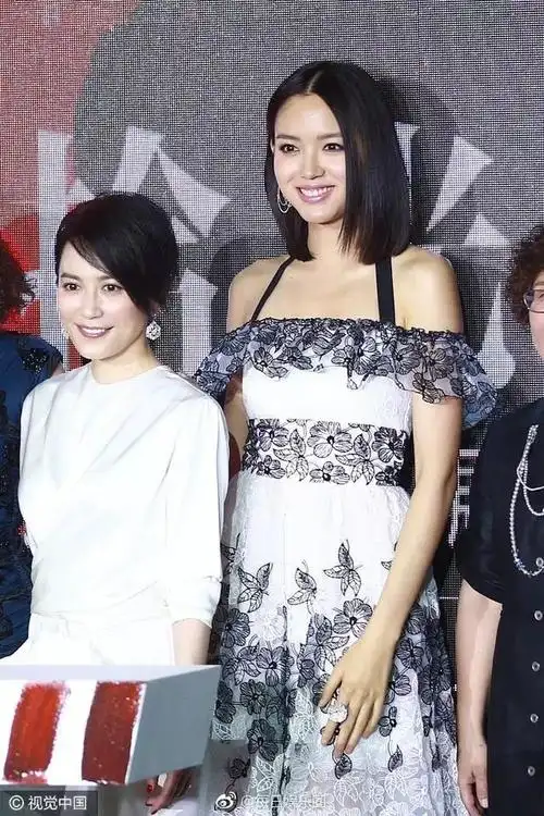 看了合影才懂俞飞鸿有多美?半个娱乐圈女星被秒杀,却输给了她!