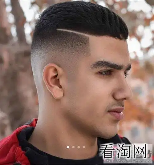 自然卷男生必剪发型帅气时尚与众不同