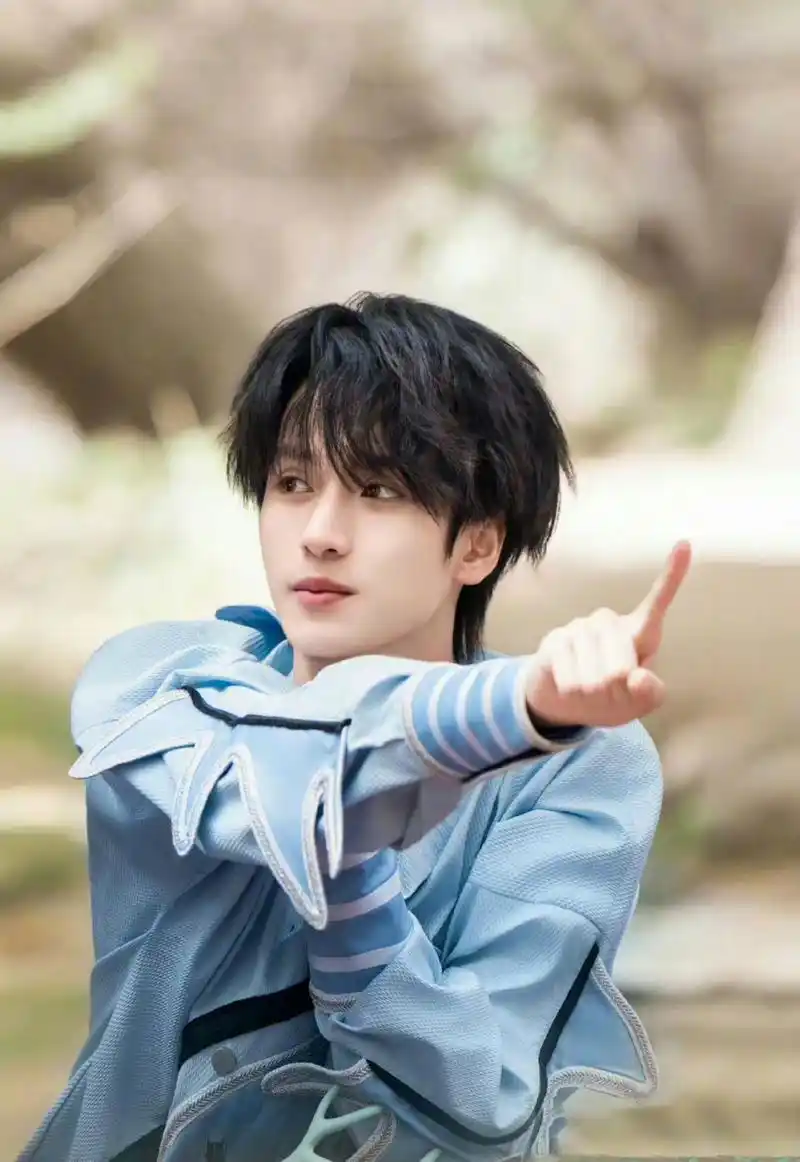 咪咕星鲜事##严浩翔狼尾头#  狼尾头的时代少年团-严浩翔 有点过于