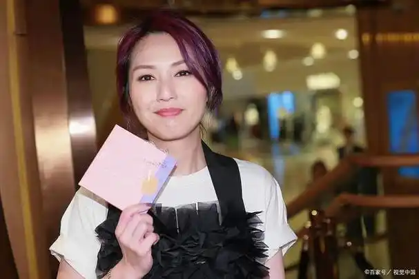 7月24日,据主办方透露,杨千嬅在深圳站的演唱会期间遭到不明身份者