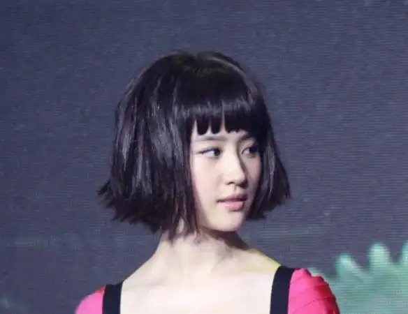 乖巧可爱好似邻家妹妹刘亦菲早期黑色短发造型曝光