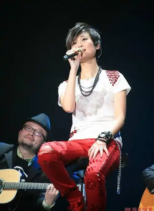 "时尚宠儿"李宇春:坐拥顶级时尚资源,曾为了倪妮得罪杨幂_连杨坤_女声