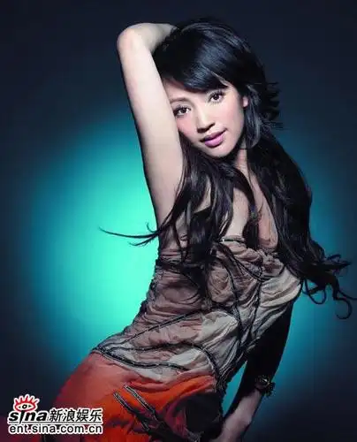 资料图片罗海琼夏日精彩摩登写真12