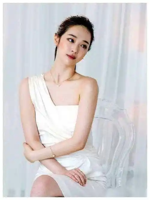 崔雪莉电影魅力大揭秘细说镜头写真女神尽显风采