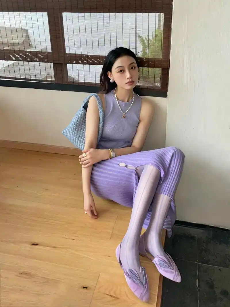 轻熟女穿搭之紫色丝袜