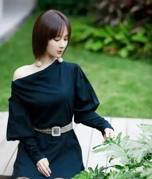 发型可以提高颜值瞧杨紫扎起马尾辫可爱甜美像邻家妹妹