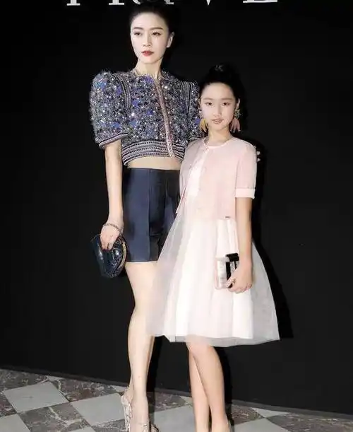 田海蓉作为一个演员,先后主演了:《雷雨》,《美丽的白银那》,《浪漫