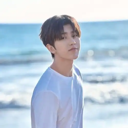 蔡徐坤的头像 都挺好看  这脸也是真的耐看!