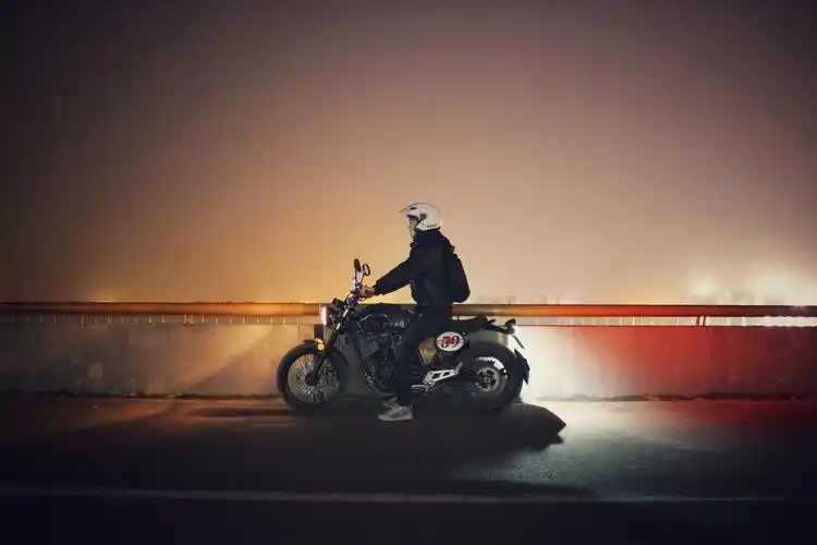 《江边机车》-摄影