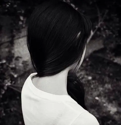 女生头像 背影头像 听过很多故事 也见过很多人