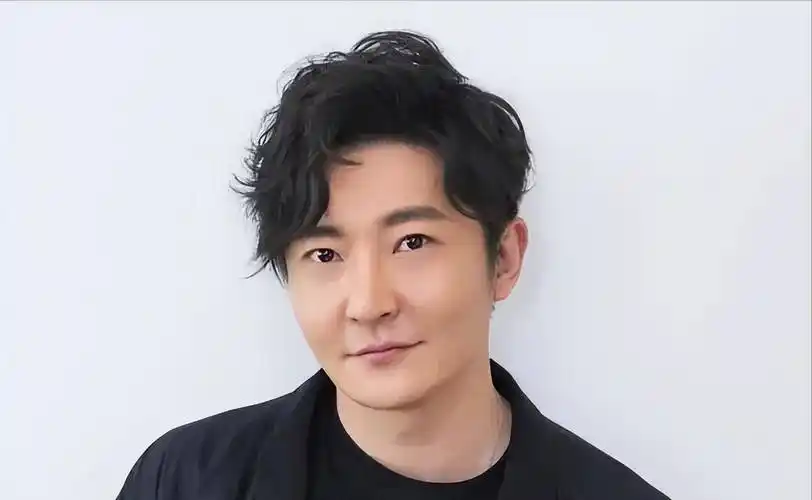 "笑点满满"郭京飞,年轻时是话剧王子,这些年他经历了什么_表演_鲍莉