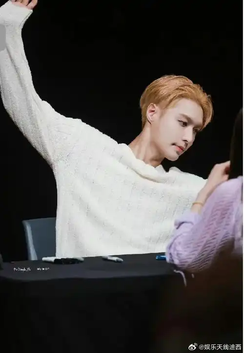 张艺兴出道十二年状态