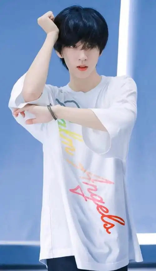 贺峻霖满分微笑