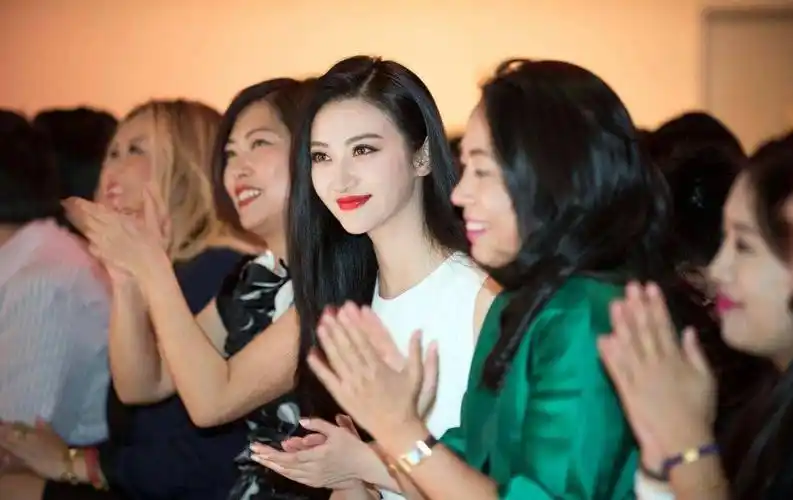 原创范冰冰景甜的大白皮让人羡慕get美白正确观念去角质才是关键