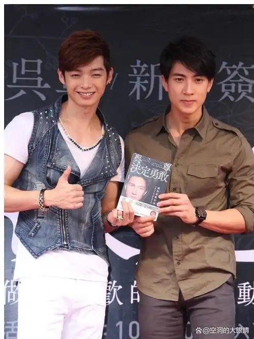 炎亚纶破防!汪东城回应吴尊后,炎亚纶紧急回复,评论区笑死人!