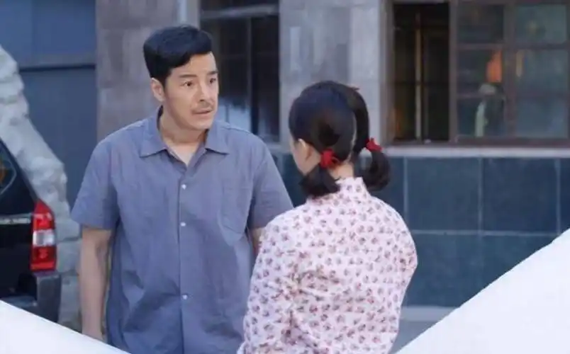 回顾演员海一天:娶了平凡二婚妻子,用爱温暖继子,成了良夫慈父