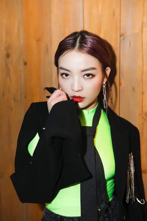 vava风尚盛典再摘奖项女王范look舞台气场超炸