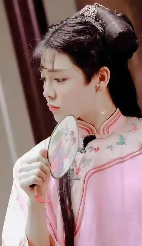 男明星穿女装,龚俊任嘉伦太搞笑,侯明昊和鹿晗也太美了!