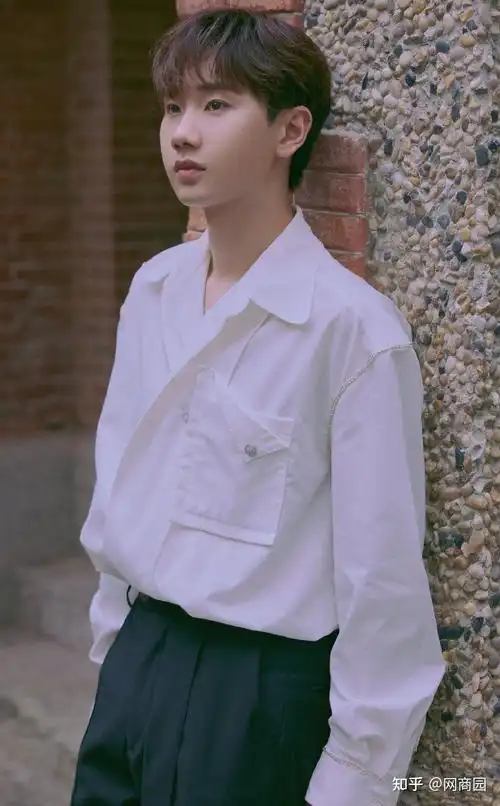 占据90后歌单的音乐才子汪苏泷在孤独的世界里绽放别样的光彩