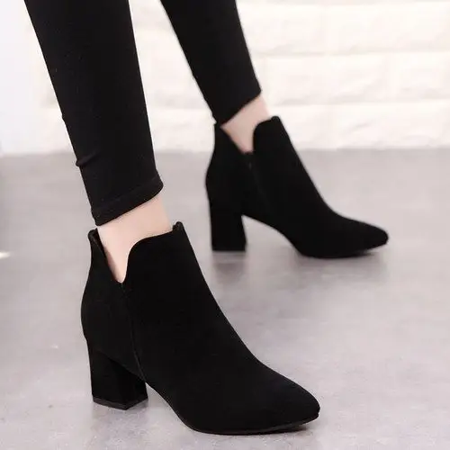 2018新款春秋欧美尖头短筒马丁靴百搭绒面高跟短靴女粗跟及裸靴潮_7折