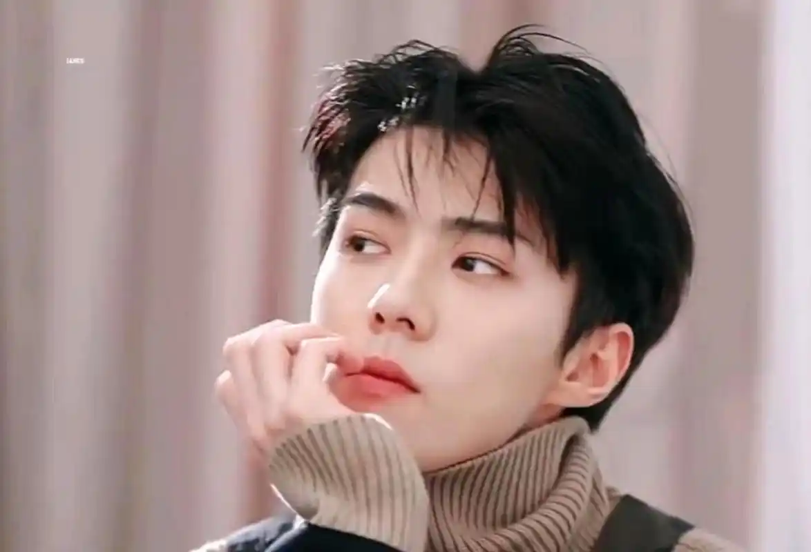 吴世勋的颜值真是让人深深着迷.