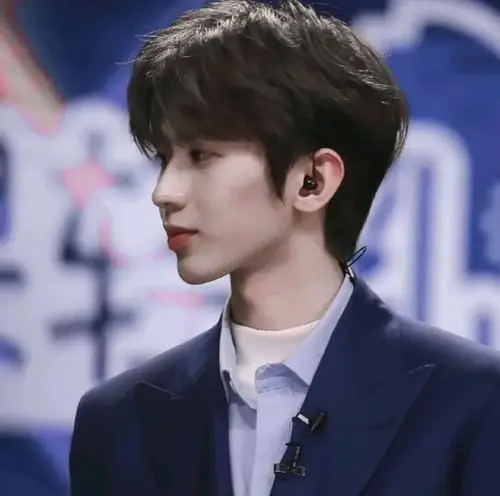 蔡徐坤坤哥抱抱我