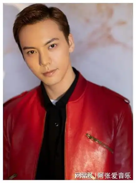 陈伟霆换了新发型,留背头的他突然发现不帅了,颜值下降|寸头|男神|大