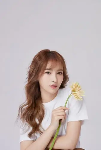 2015年,蒋申以齐鼓文化打造的电子国风女团sing女团成员身份正式出道