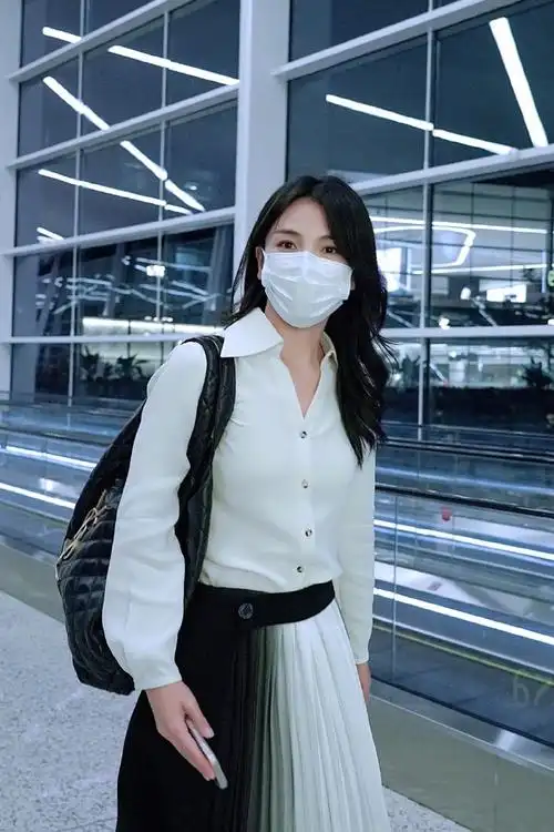 好久不见的机场街拍#刘涛青岛活动生图#刘涛现身giada青岛活动