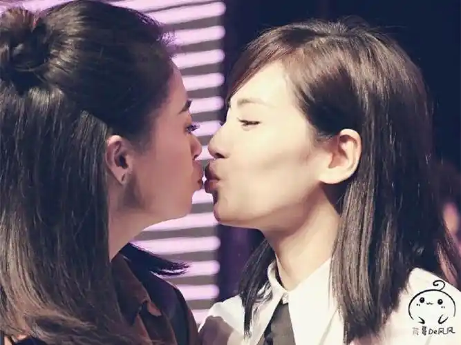 真的闹掰了?蒋欣刘涛同台互不理睬,气氛尴尬