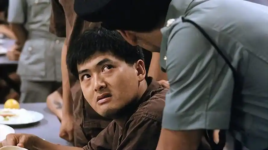 监狱风云:周润发被逼到绝路,奋起反抗大打狱警,欺负人上瘾是吧