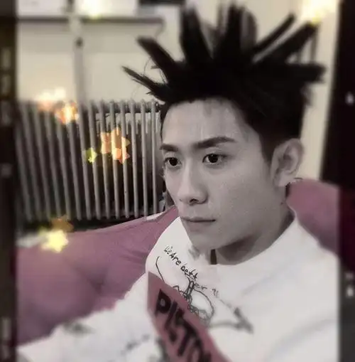 贱贱余罪 渣渣秋水,生活中居然是文艺范的张一山家居照