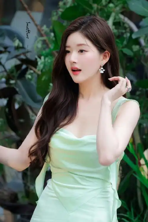 赵露思##赵露思 瘦而不柴##赵露思吊带露背裙