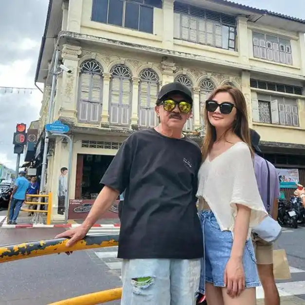 40岁蔡卓妍为富豪父亲庆生,嗨歌热舞忘我狂欢插图5