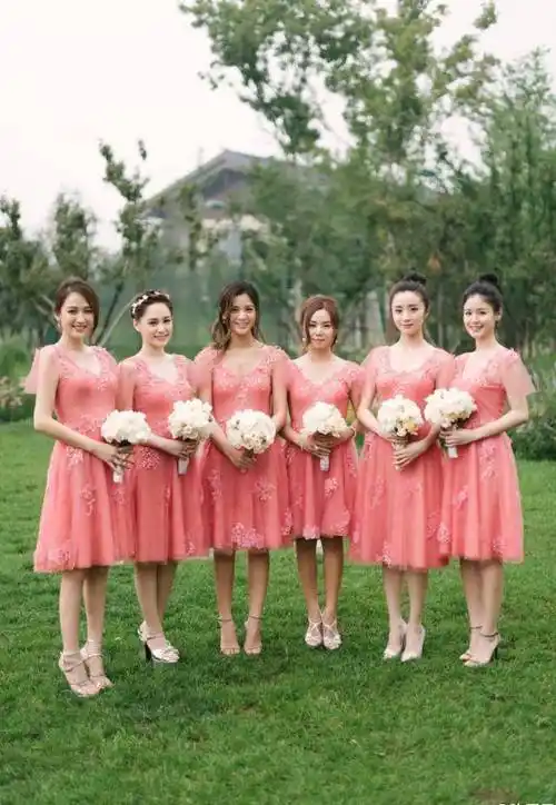 被张若昀唐艺昕婚讯甜到了?吃一波"仙女系"伴娘服安利_加点_刺绣_穿着