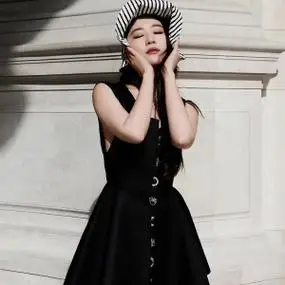 刘亦菲巴黎时装周明星同款中长款黑色无袖背心裙礼服裙女_阿里巴巴找